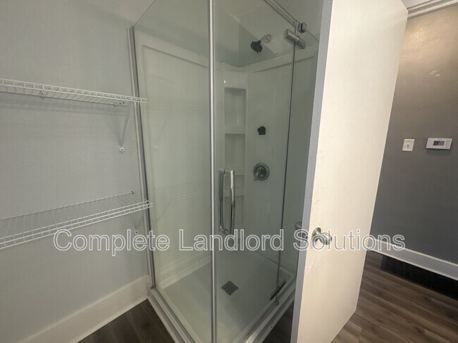 Foto del edificio - 2266-2262 Warren St