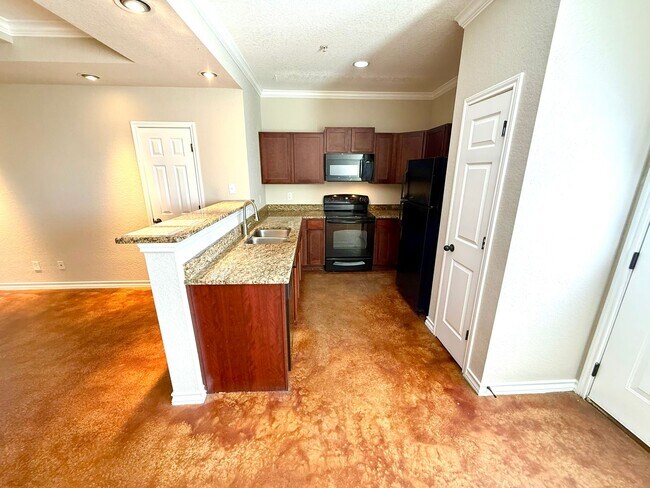 Foto del edificio - **APPLICATION RECEIVED**  **MOVE IN SPECIA...