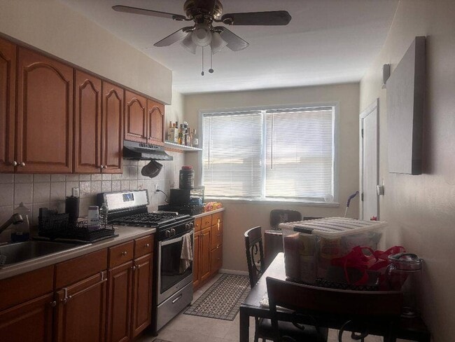 Building Photo - 15 Dongan Ave