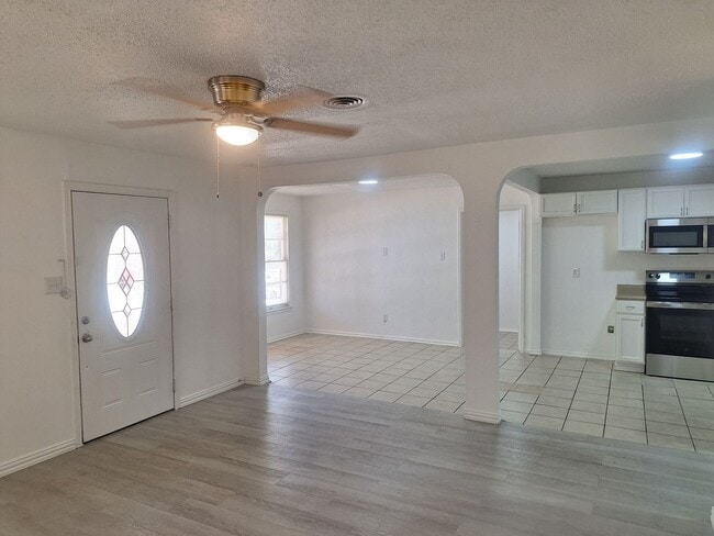 Building Photo - 5912 Maceo Ln