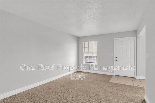Building Photo - 2000 Chateau Dr