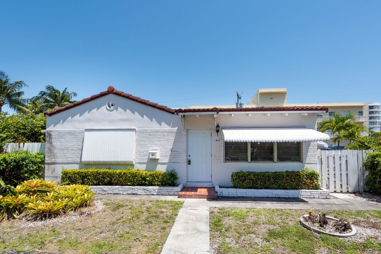 Primary Photo - Large home with spacious patio and washer ...