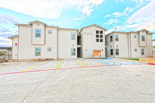 Building Photo - 7126 Rosson Rd