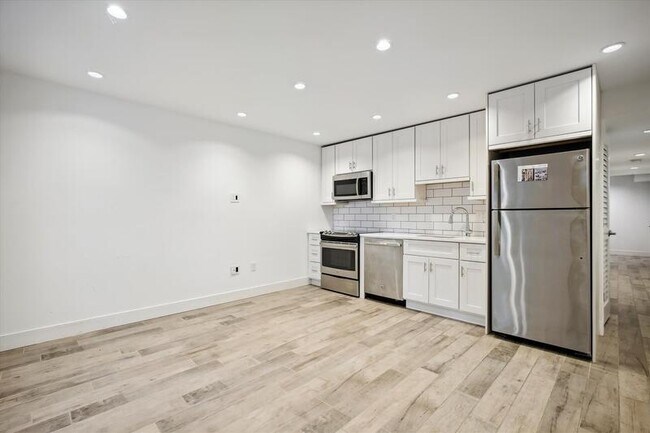 Building Photo - 1109 I St NE