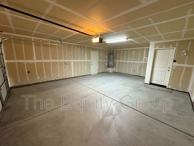 Building Photo - 2134 E Delta Ct