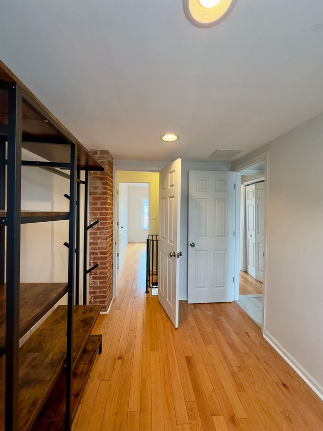 Building Photo - Apartment in Upper Fells Point!