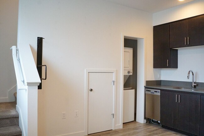 Foto del edificio - Immaculate & Modern St. Johns 1-Bedroom To...