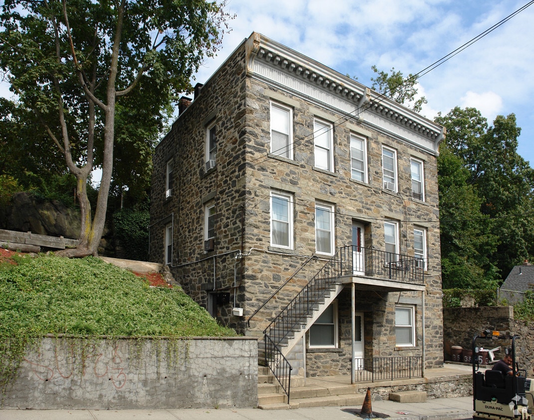 Building Photo - 35 Fox Island Rd