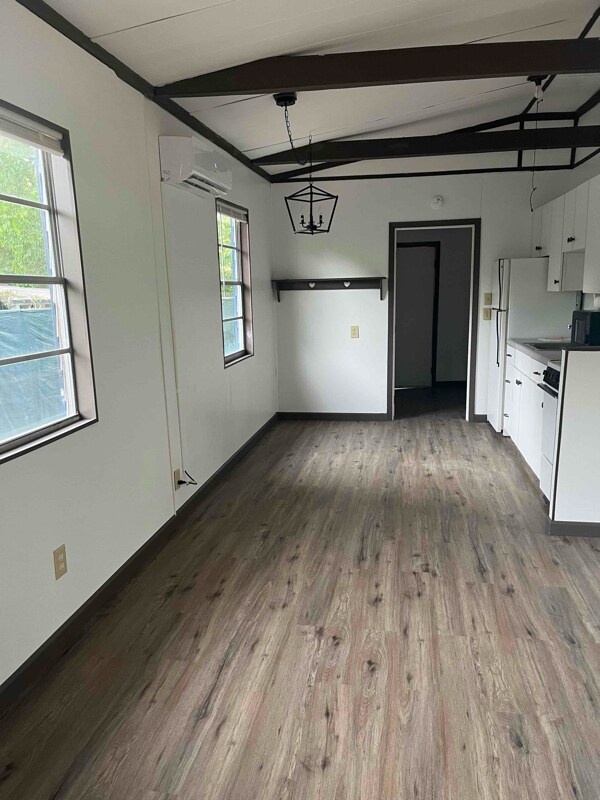 Foto del edificio - 15197 Oak Ln