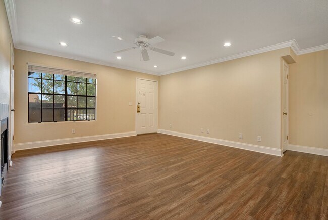 Building Photo - 370 Lake Tahoe Ct