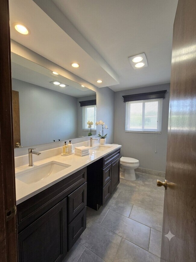 Foto del edificio - 14443 Lakeshore Dr