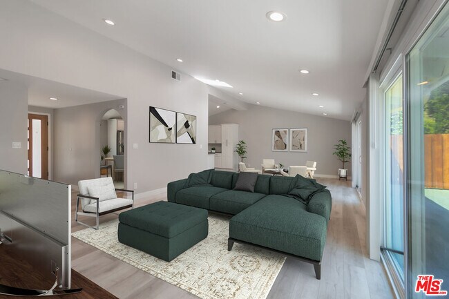 Foto del edificio - 5634 Mason Ave