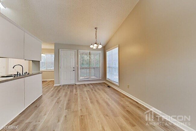 Foto del edificio - 7325 Hunters Ridge Dr