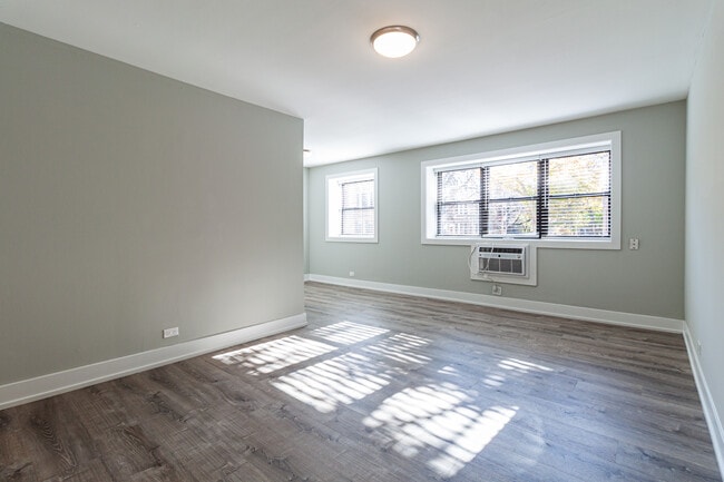 Building Photo - 525 W Surf