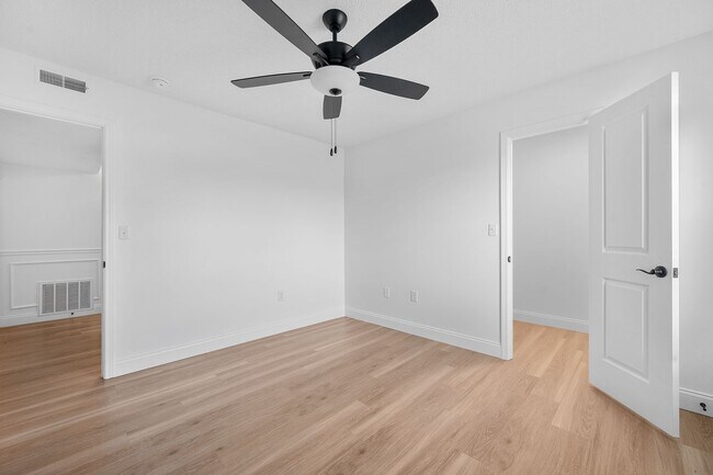 Foto del interior - https://www.estatesofcamelotcourt.com/