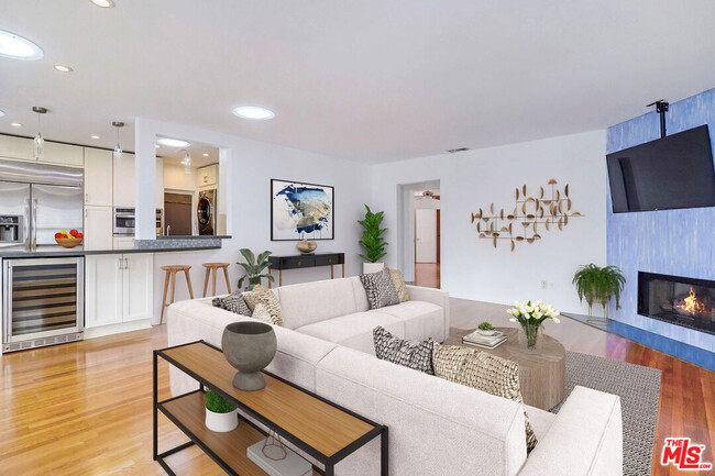 Foto del edificio - 8404 Holy Cross Pl