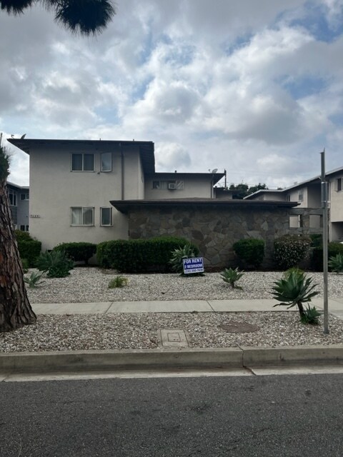 Building Photo - 9625 Crenshaw Blvd