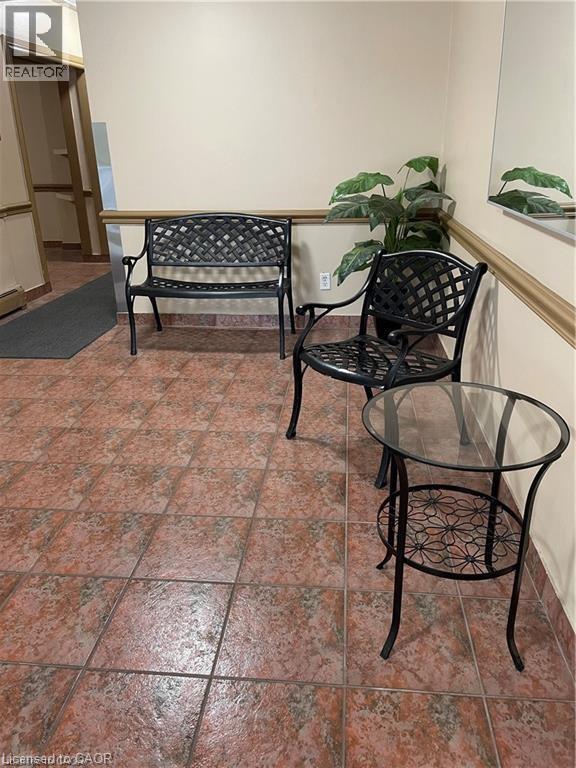 Photo du bâtiment - 141 Catharine St S