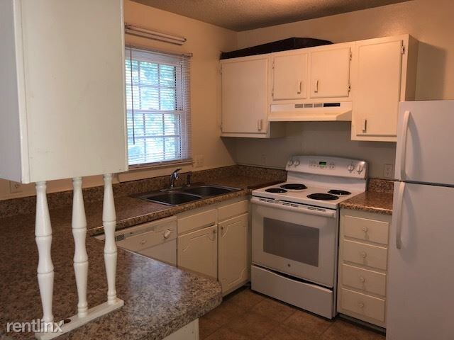 Building Photo - 2 br, 1.5 bath  - Colonial Arms Apartments