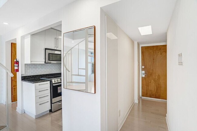 Foto del edificio - 1800 R St NW