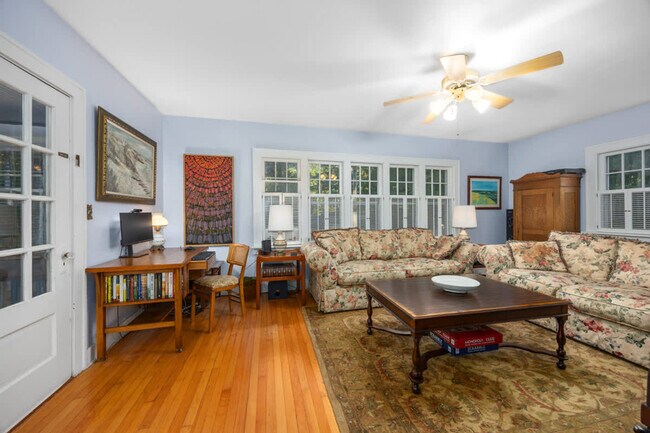 Foto del edificio - 630 Pleasant St