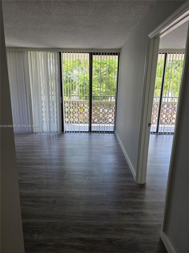 Foto del edificio - 4222 Inverrary Blvd