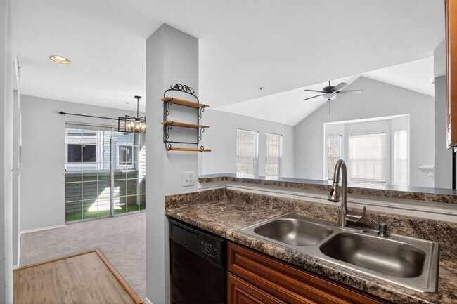 Foto del edificio - 13564 Lord Sterling Pl