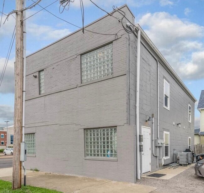 Building Photo - 235 E State St