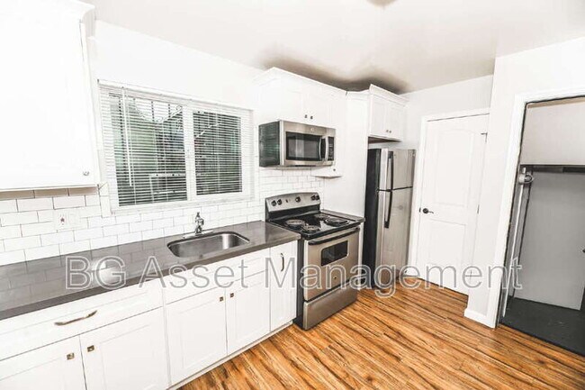 Foto del edificio - 2377 Downer Ave