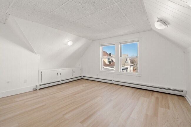 Foto del edificio - 374 Shirley St