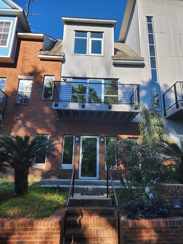Foto principal - 3/2.5 Luxury Townhome in All Saints distri...