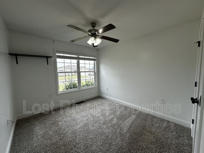 Foto del edificio - 333 Paige Ave