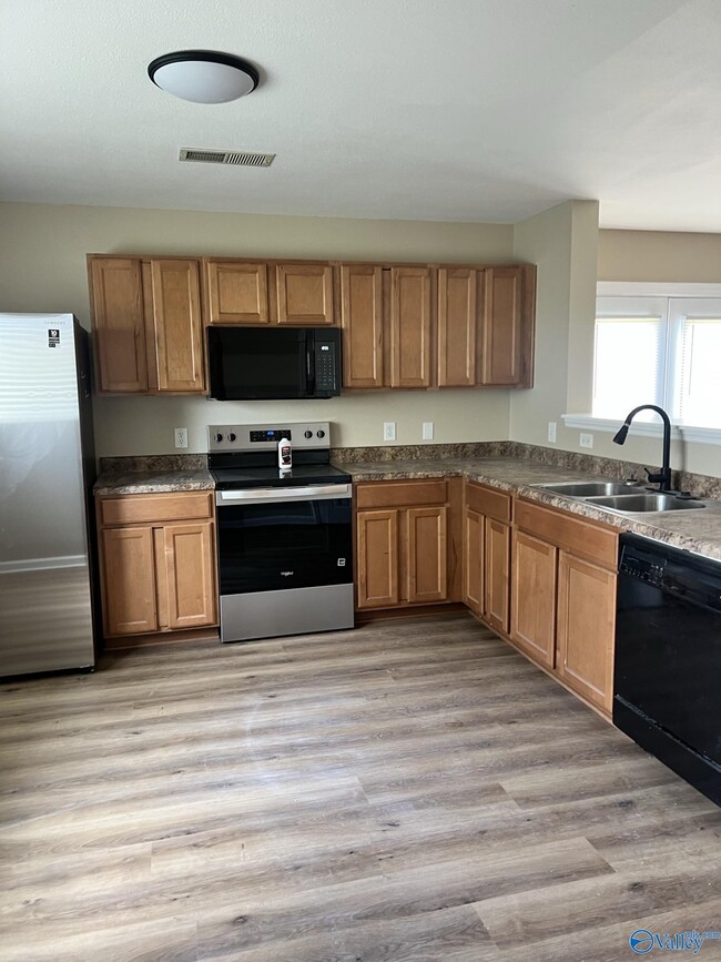 Building Photo - 3061 Castlecreek Dr SW