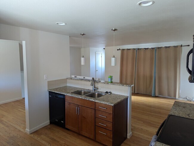 Foto del edificio - 6056 Simms St