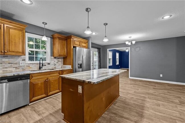 Foto del edificio - 6423 Dove St