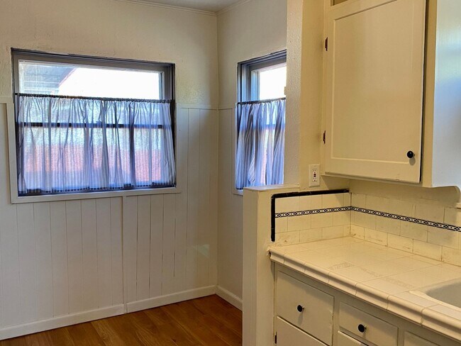 Foto del edificio - 1930's Bungalow Charmer, 2bdrm, 1 bath hou...