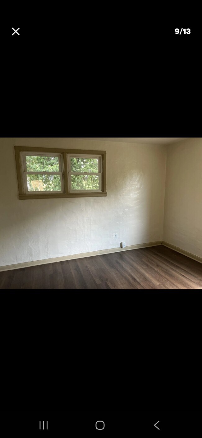 Foto del edificio - 346 Blackburn Ave
