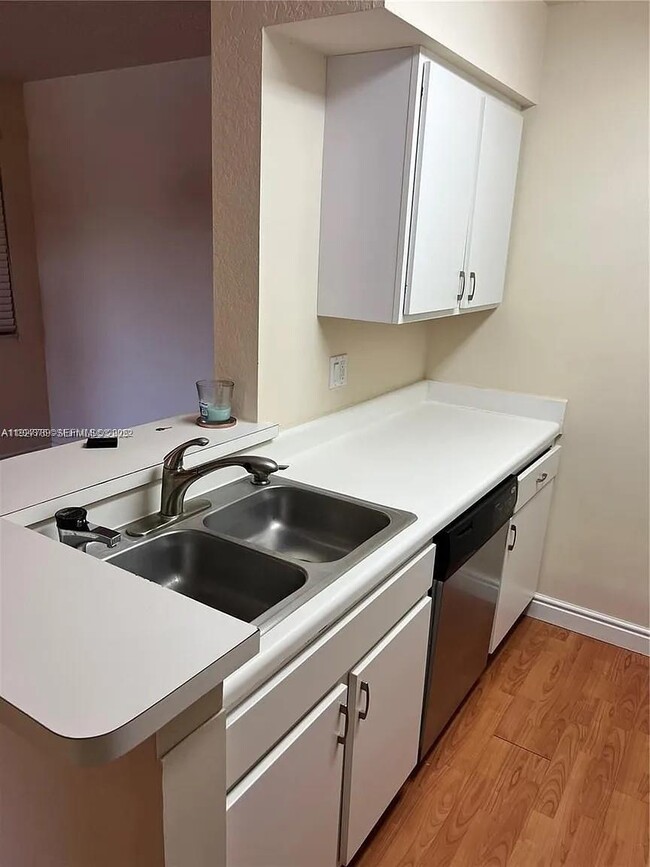 Foto del edificio - 2880 N Oakland Forest Dr