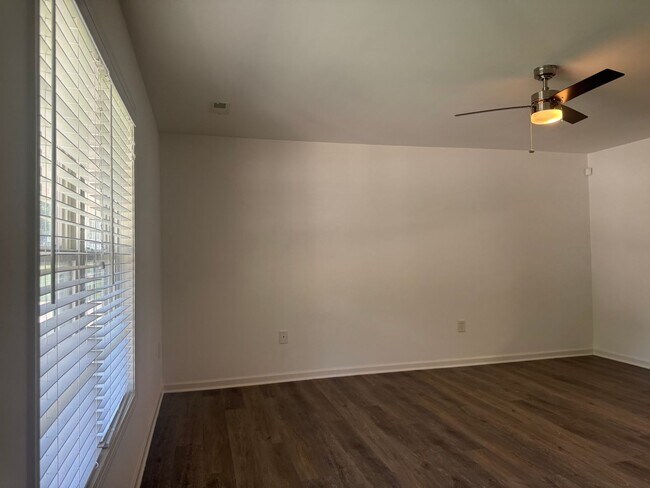 Building Photo - Three Bedroom Townhouse in Sherrills Ford with Bonus Room