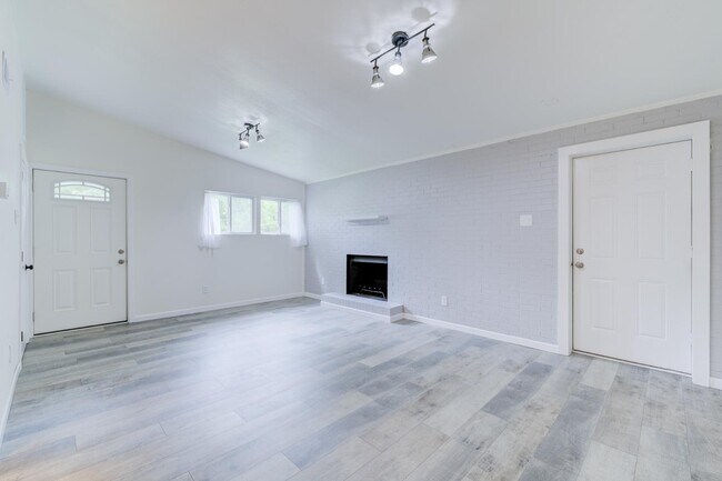 Building Photo - 8301 Pepperidge Dr