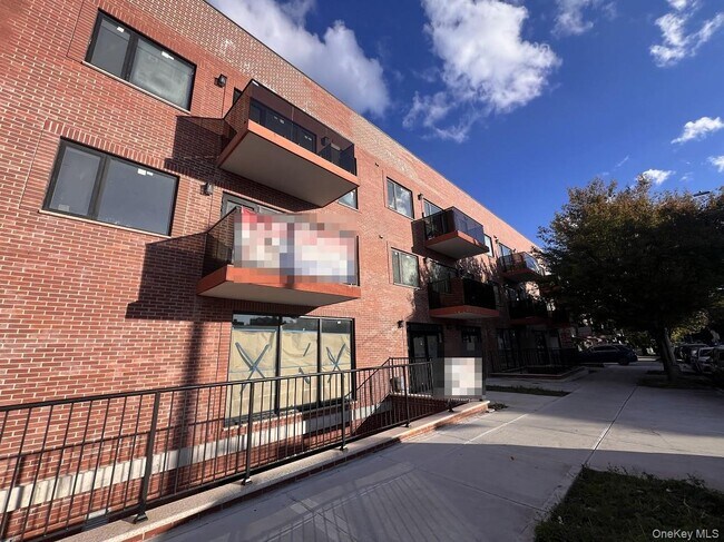 Building Photo - 165-02 Sanford Ave
