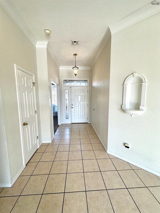 Foto del edificio - 3028 Whitehall Ln