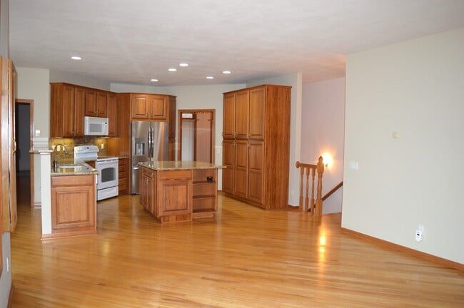 Building Photo - 7541 Red Fox Trl