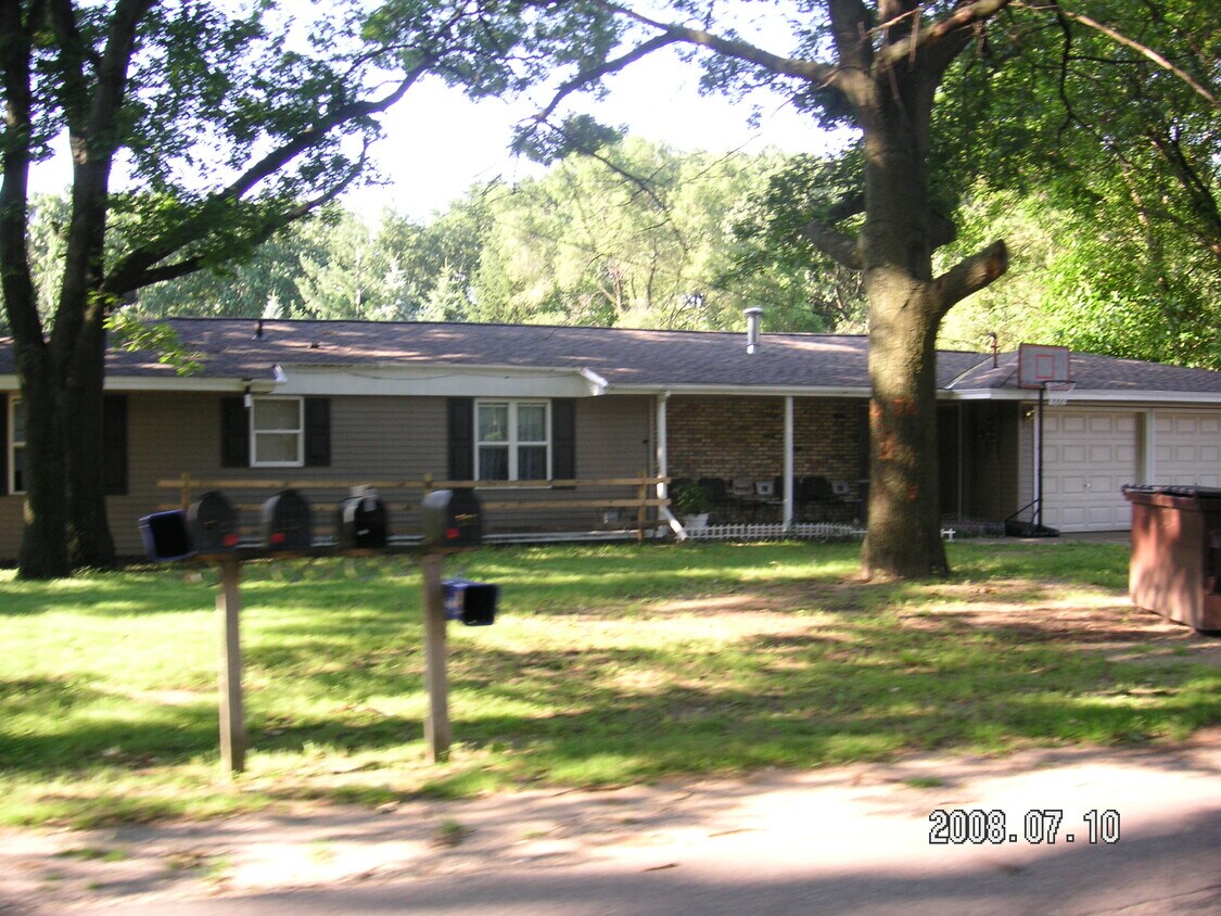 Foto principal - 128 Scotts Dr