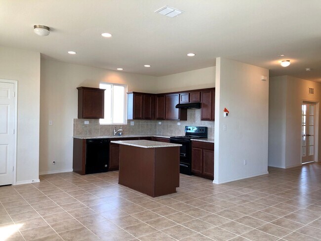 Foto del edificio - 3 Bedroom/2.5 Bath Sterling Ridge Subdivision