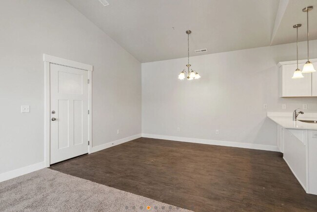 Building Photo - $750 OFF FIRST MONTH"S RENT  Condo in Prime Lehi Location