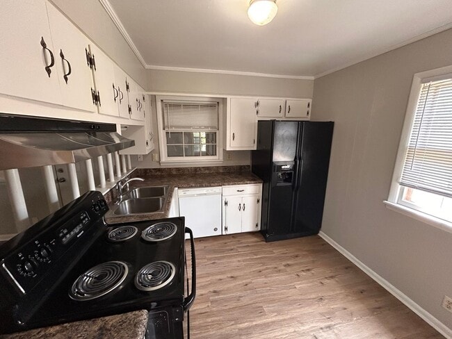 Building Photo - 3214 Lewisburg Dr NW
