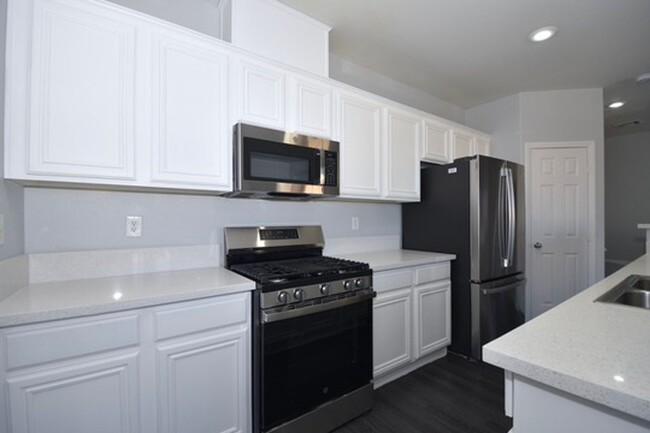 Building Photo - Spacious 2-bed 2-bath with Attached Car Ga...