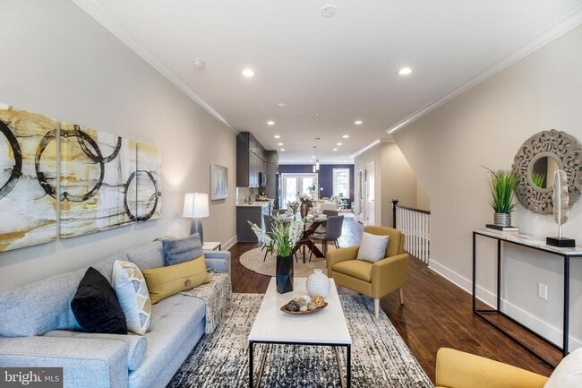 Entry way - 1213 Holbrook St NE