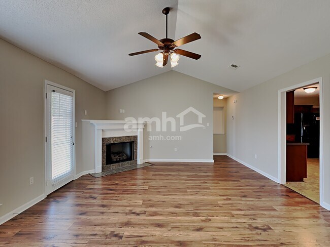 Building Photo - 1900 Roy Dr